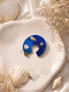 Boucles d&rsquo;oreilles  » Récif bleu » - Bijou artisanal en résine fait main en France