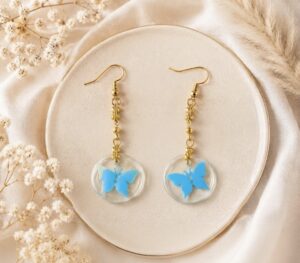 Boucles d&rsquo;oreilles « Papillon Bleu » - Bijou artisanal en résine fait main en France