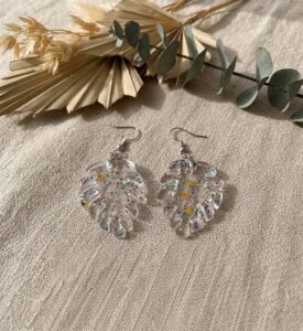 Boucles d&rsquo;oreilles « Monstera Tropicale » - Bijou artisanal en résine fait main en France