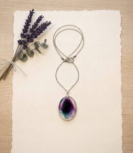 Pendentif « Nébuleuse Galactique » - Bijou artisanal en résine fait main en France