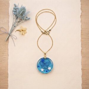 Pendentif rond " Papillon Stellaire"
